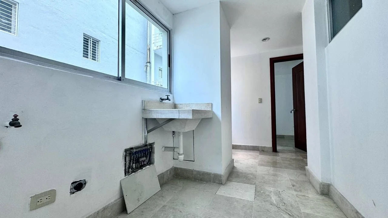 Piantini: apartamento 3 hab. · 318 m² en alquiler - 5