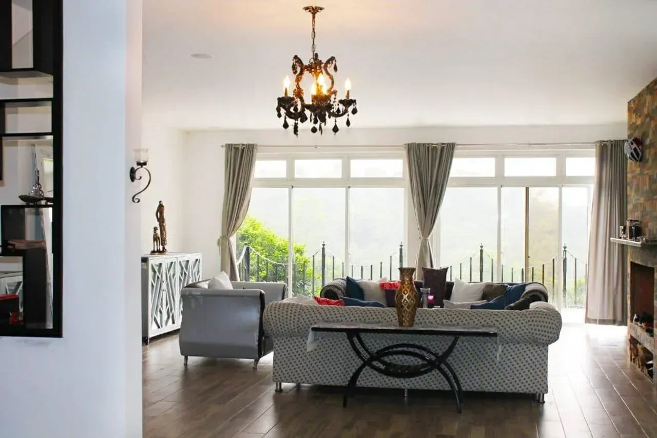 Constanza: casa 5 hab. · 504 m² en venta