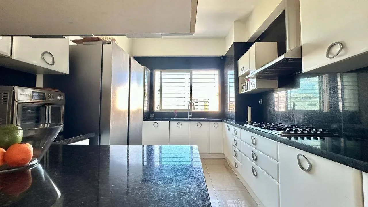 Evaristo Morales: apartamento 3 hab. · 193 m² en venta - 4