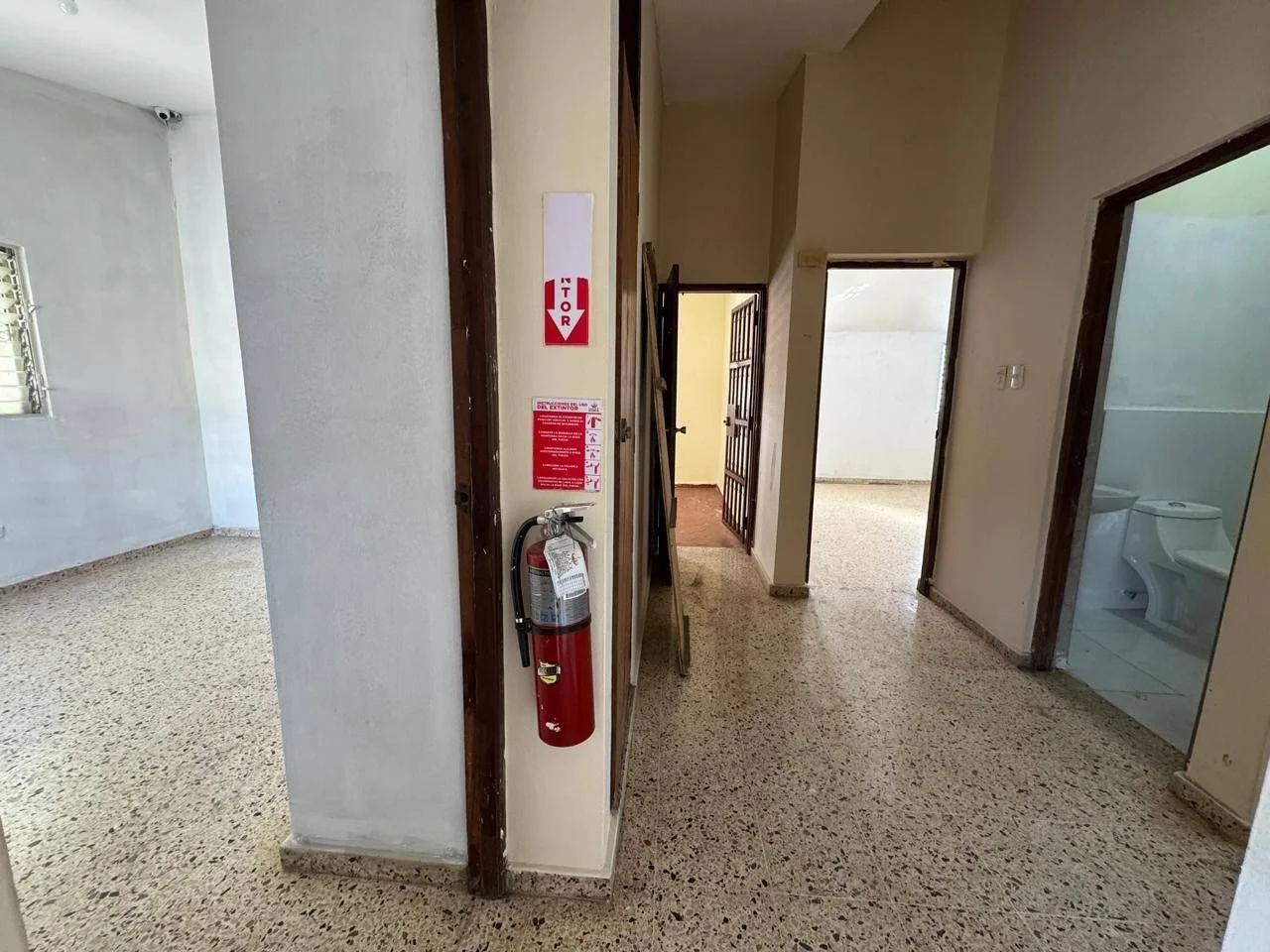 Julieta Morales: local commercial 4 ch. · 238 m² à louer - 3