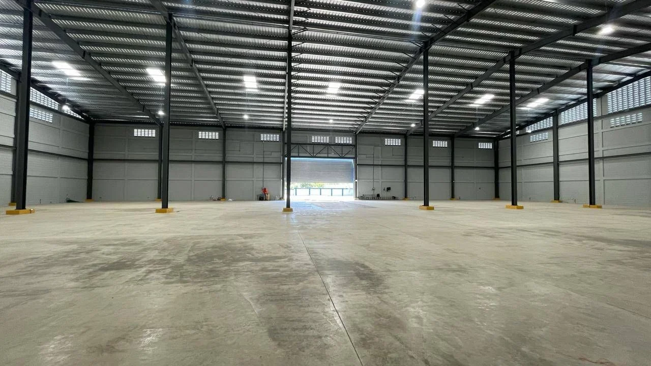 Autopista 6 De Noviembre: apartamento · 2100 m² en venta - 3