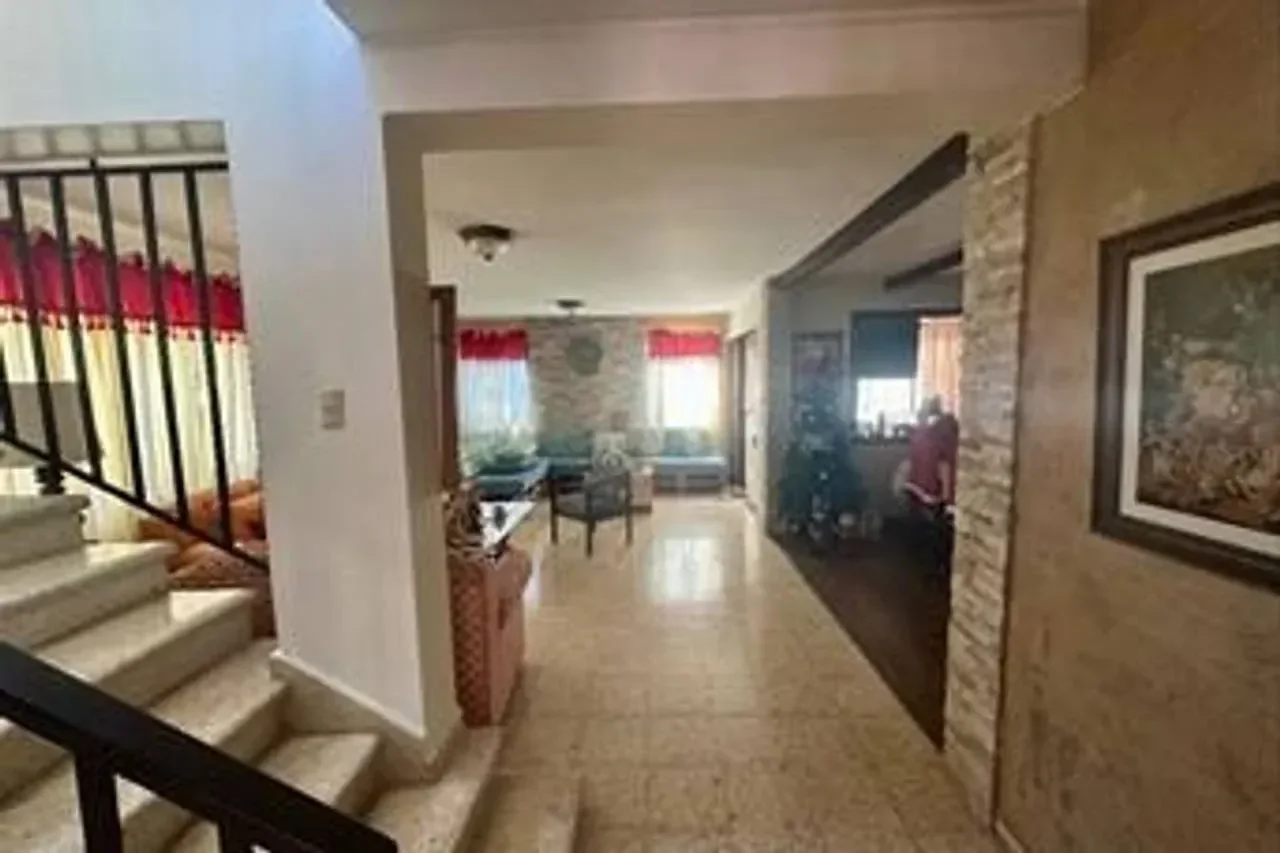 Casa en venta — Los Jardines del Sur, Distrito Nacional (3 hab.) - 3