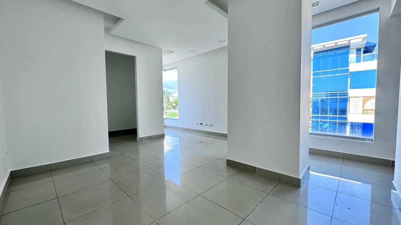 Alquiler: local comercial en Evaristo Morales, Santo Domingo D.N.