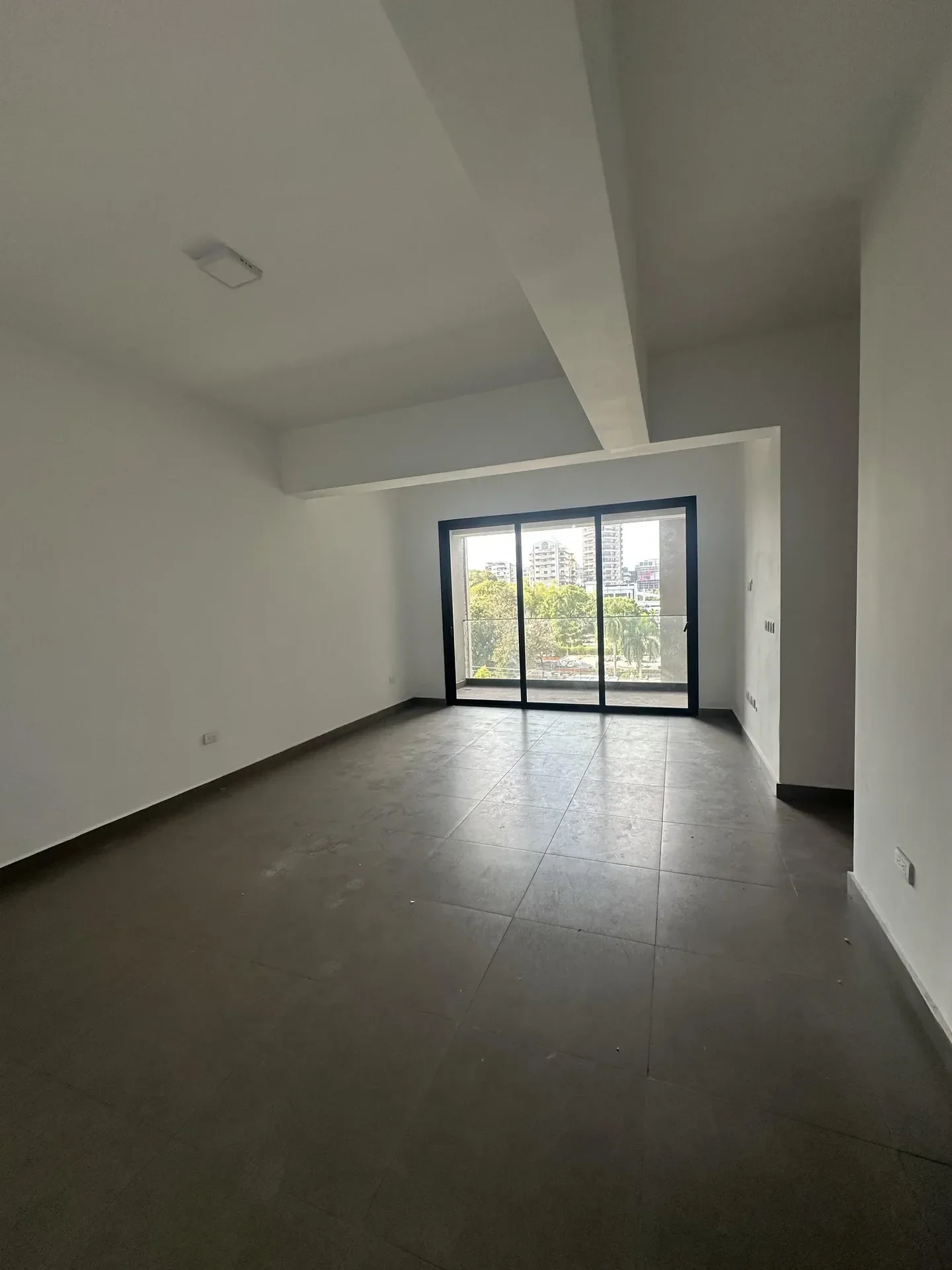 Bella Vista: apartamento 3 hab. · 120 m² en alquiler