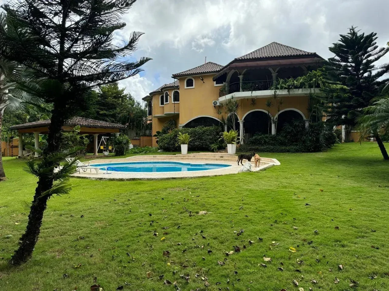 Casa en venta — Arroyo Hondo, Distrito Nacional (5 hab.) - 3