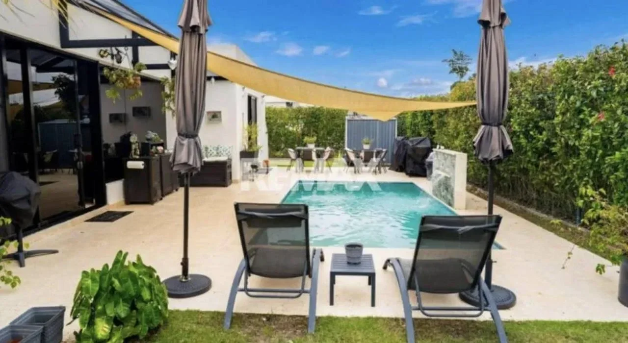 Bávaro: villa 3 ch. · 246 m² à louer - 2