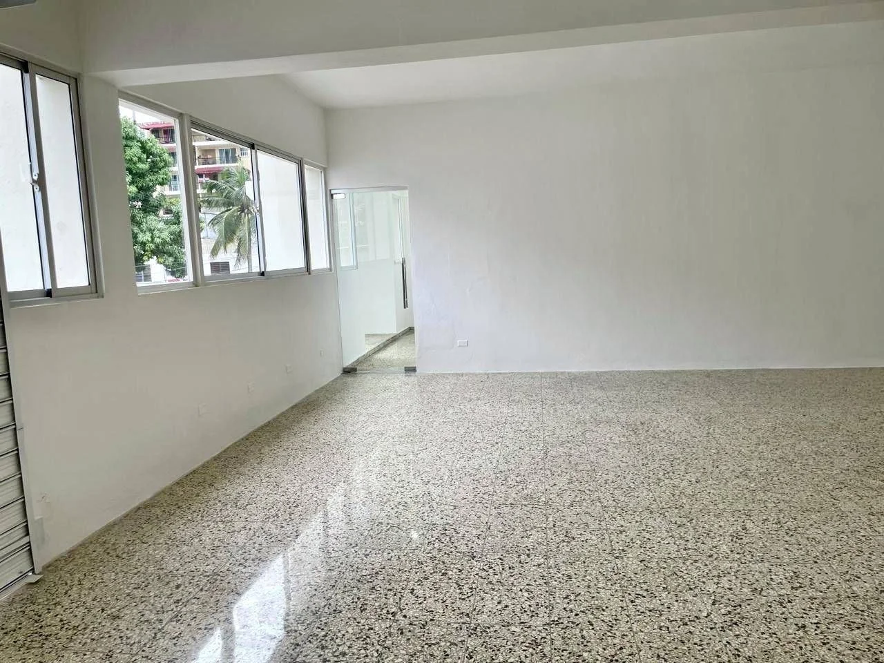 Location: local commercial à Evaristo Morales, Santo Domingo D.N. - 5