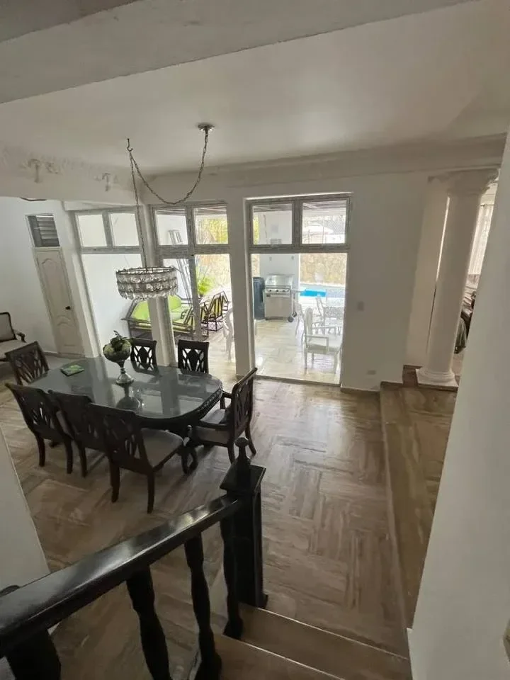 Casa de 5 habitaciones en venta en Los Cacicazgos, Distrito Nacional - 2