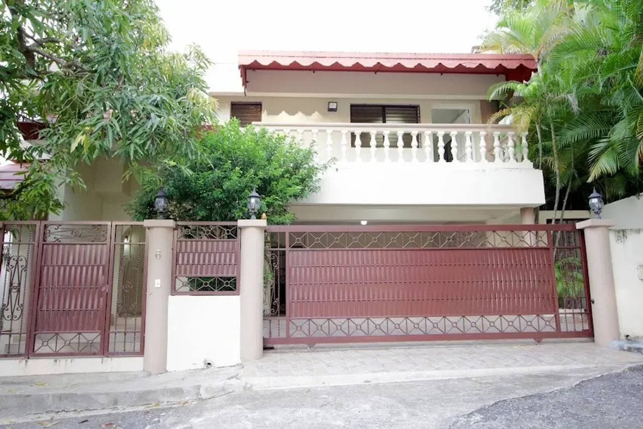 Casa en venta — Cuesta Hermosa III, Distrito Nacional (5 hab.)