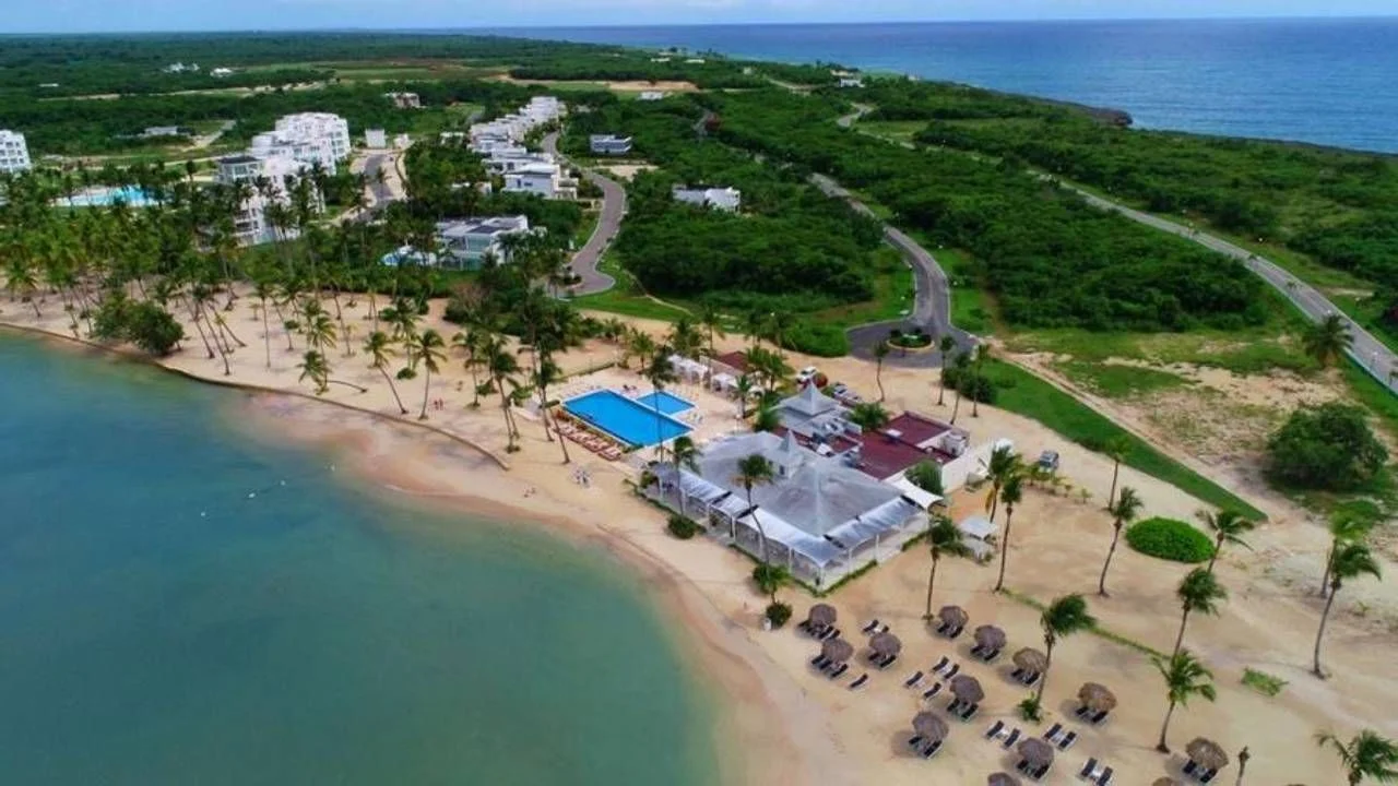 Playa Nueva Romana: villa 5 hab. · 443 m² en venta - 2
