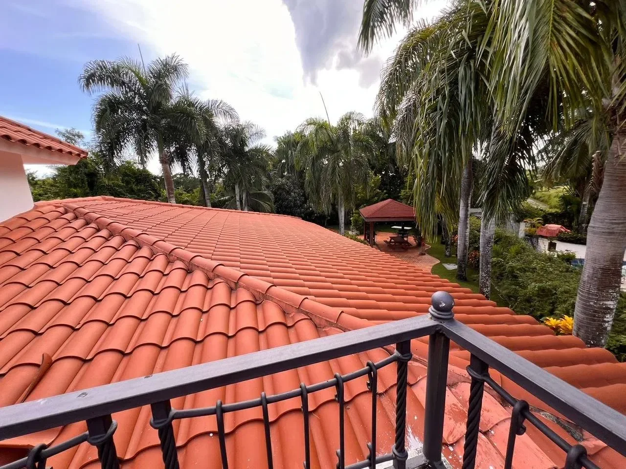 Metro Country Club: villa 4 hab. · 850 m² en venta - 2