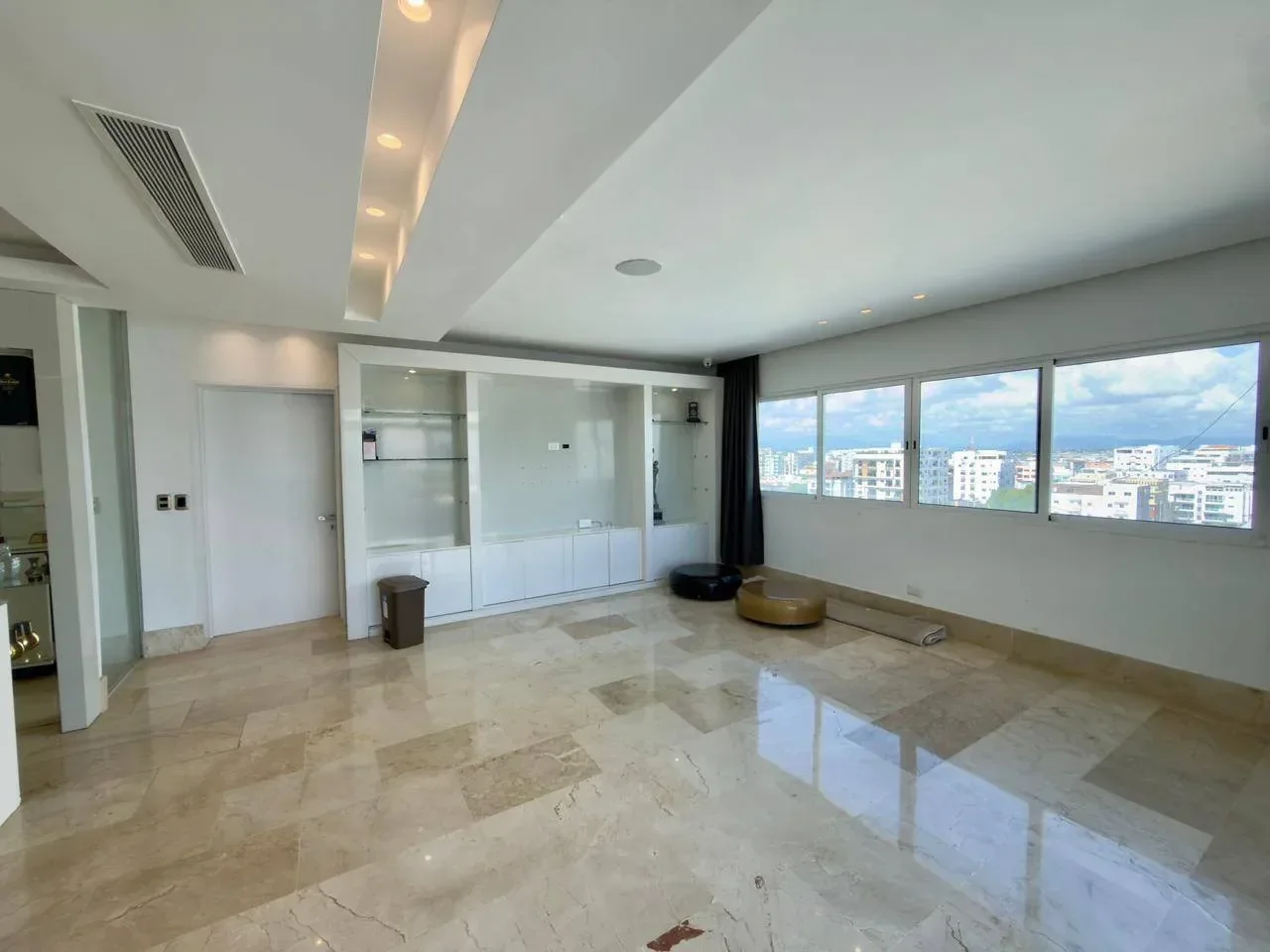 Apartamento de 4 habitaciones en venta en Renacimiento, Distrito Nacional - 2