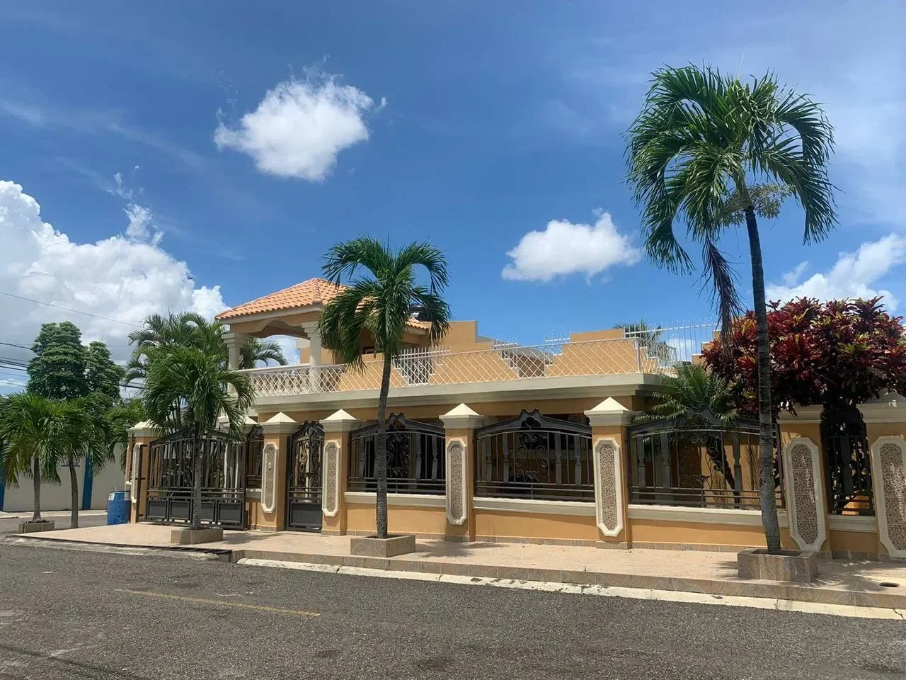 Los Alamos: casa 4 hab. · 356.94 m² en venta - 2