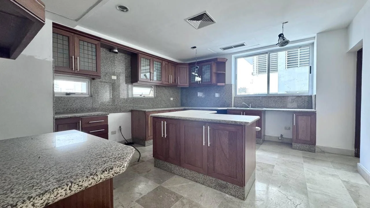 Piantini: apartamento 3 hab. · 318 m² en alquiler - 3