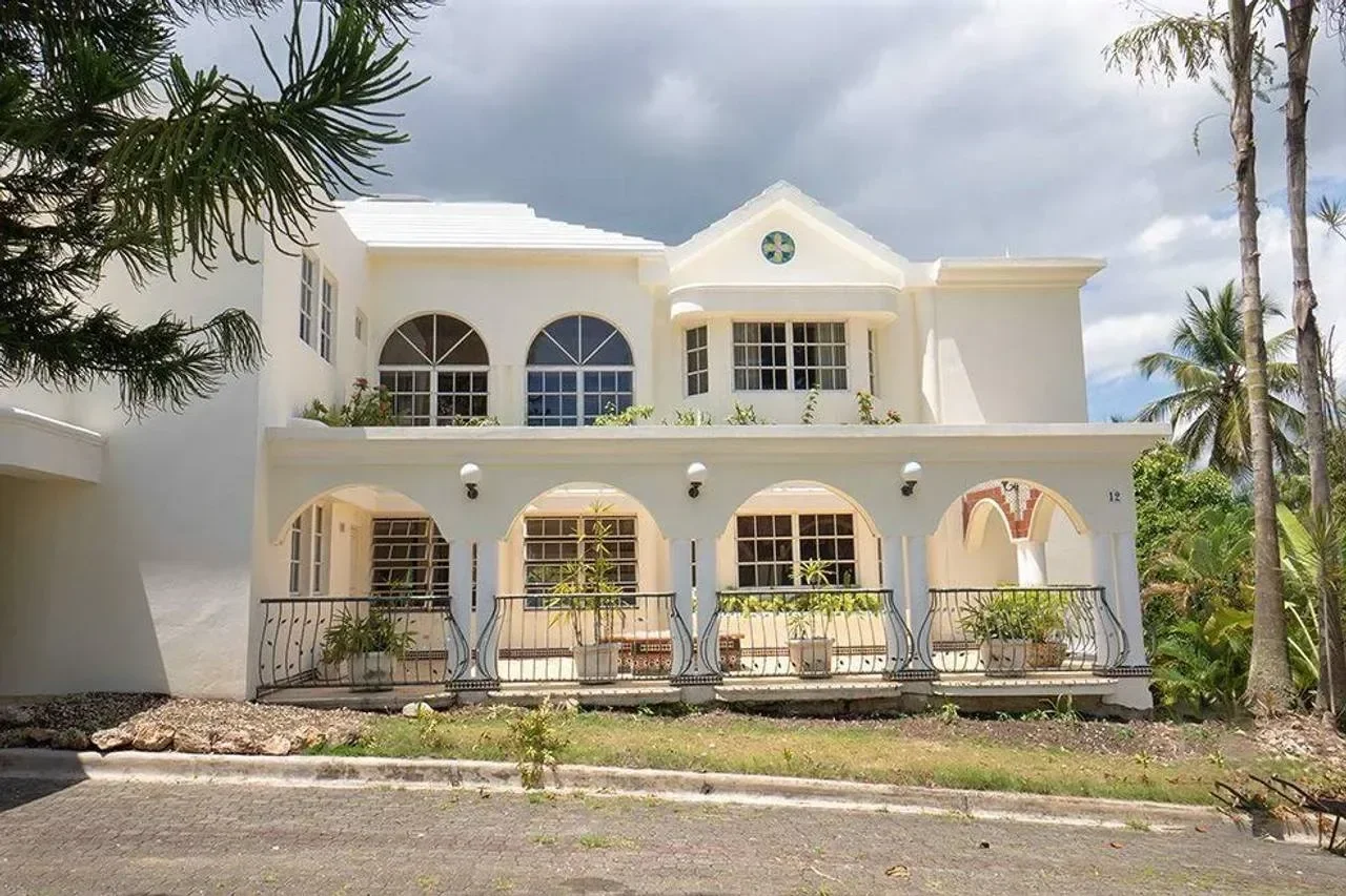 Casa en venta — Villa Naco, Santo Domingo Oeste (5 hab.)