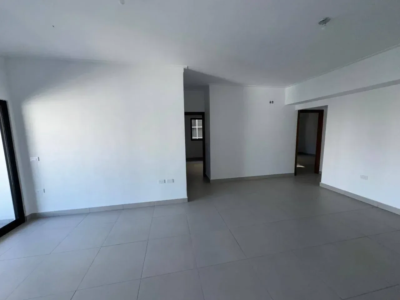 Apartamento de 3 habitaciones en alquiler en Evaristo Morales, Santo Domingo D.N. - 2