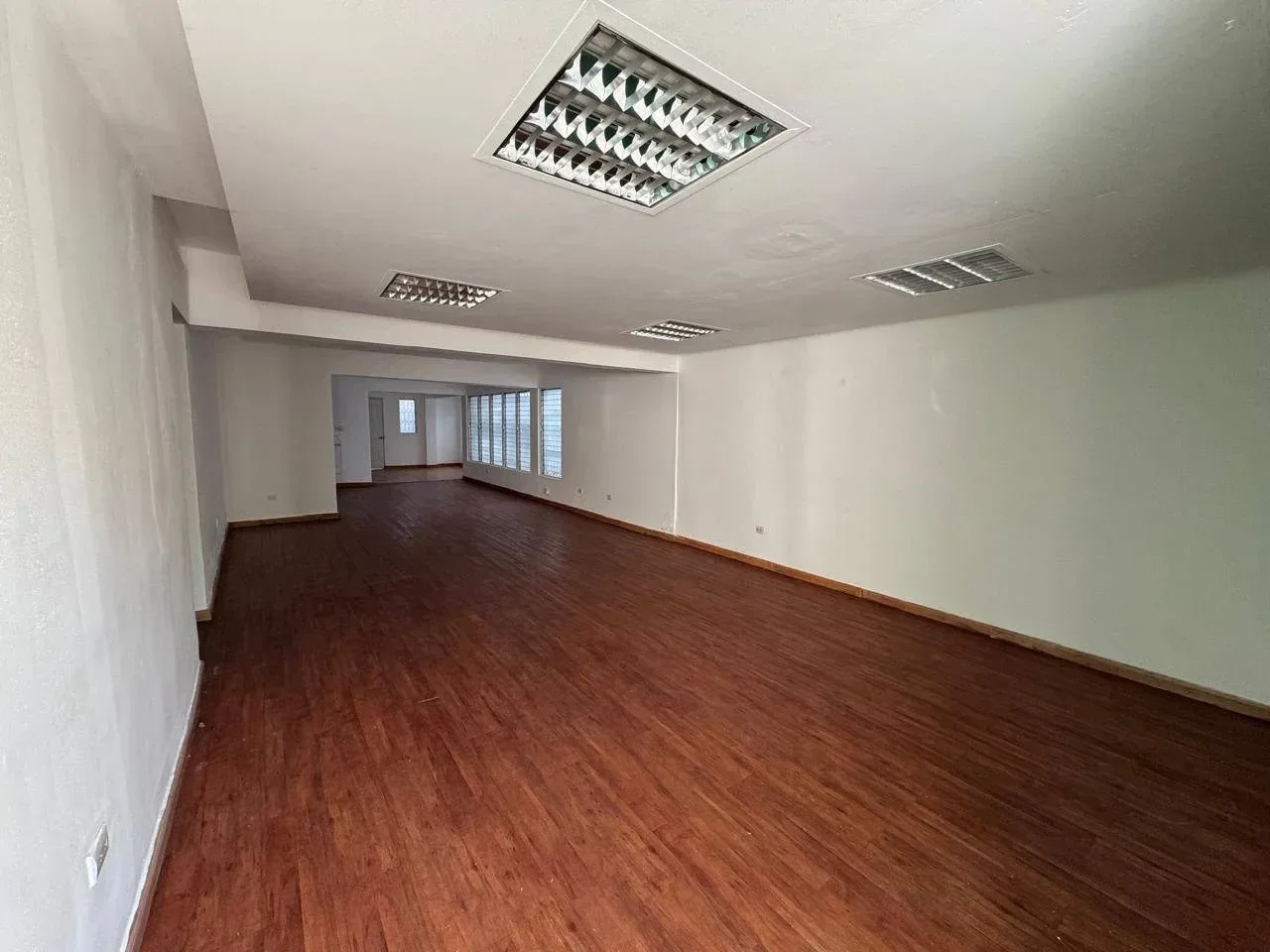 Local comercial en alquiler — Renacimiento, Santo Domingo D.N. (8 hab.)