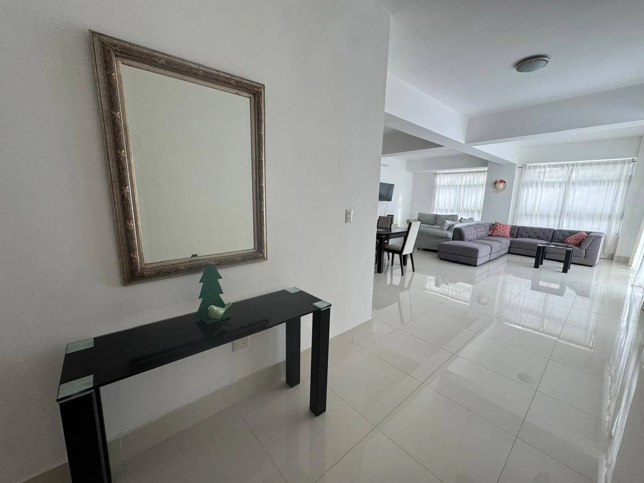 Bella Vista: appartement 3 ch. · 200 m² à louer - 2