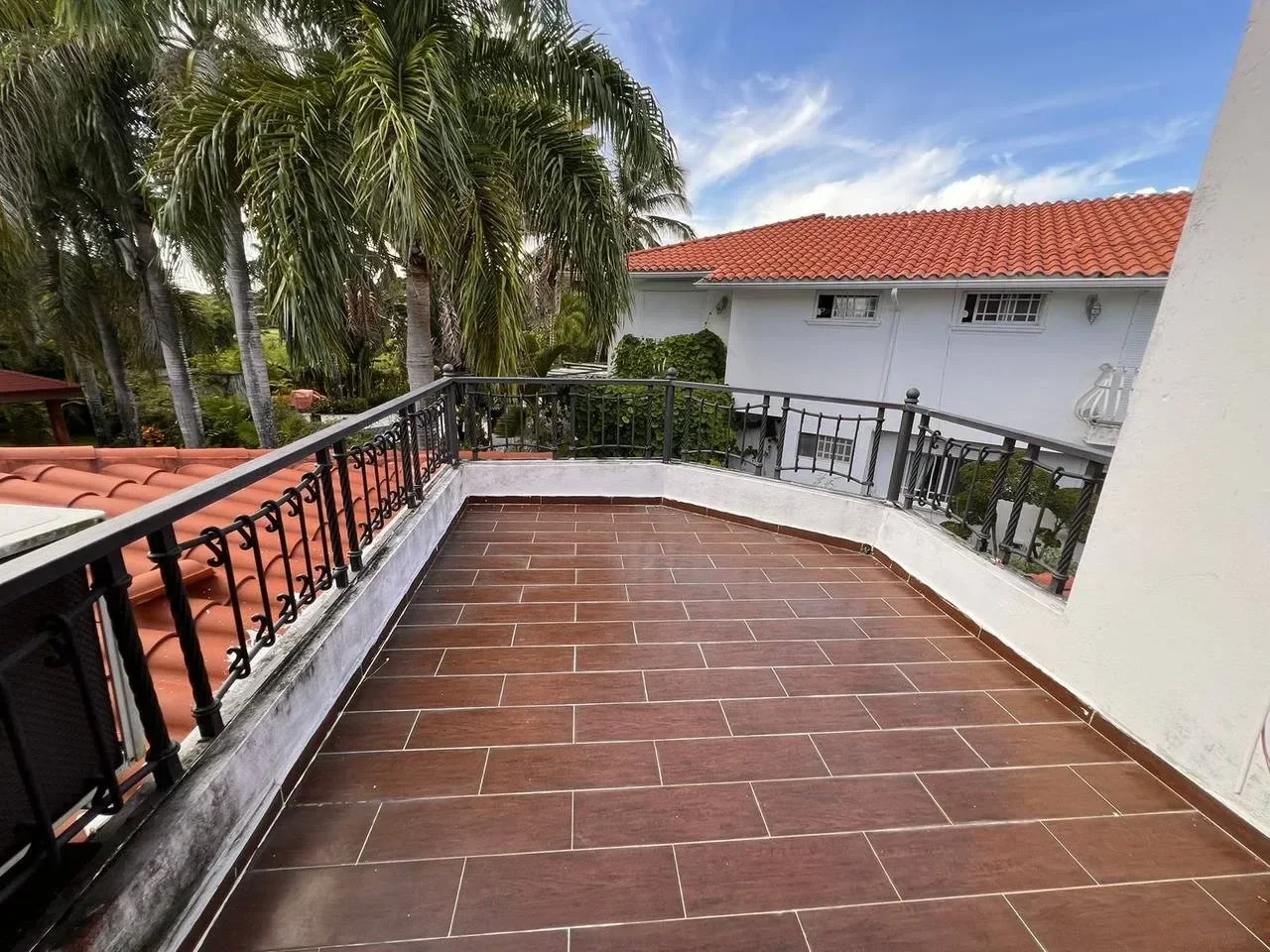 Metro Country Club: villa 4 hab. · 850 m² en venta - 3