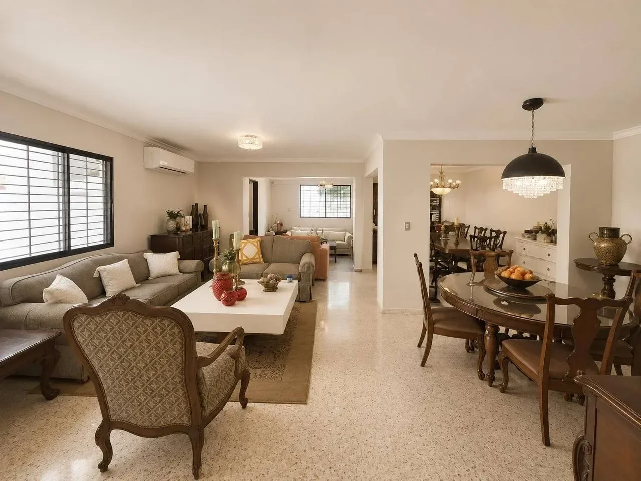 Casa de 4 habitaciones en venta en Los Jardines del Sur, Santo Domingo D.N.