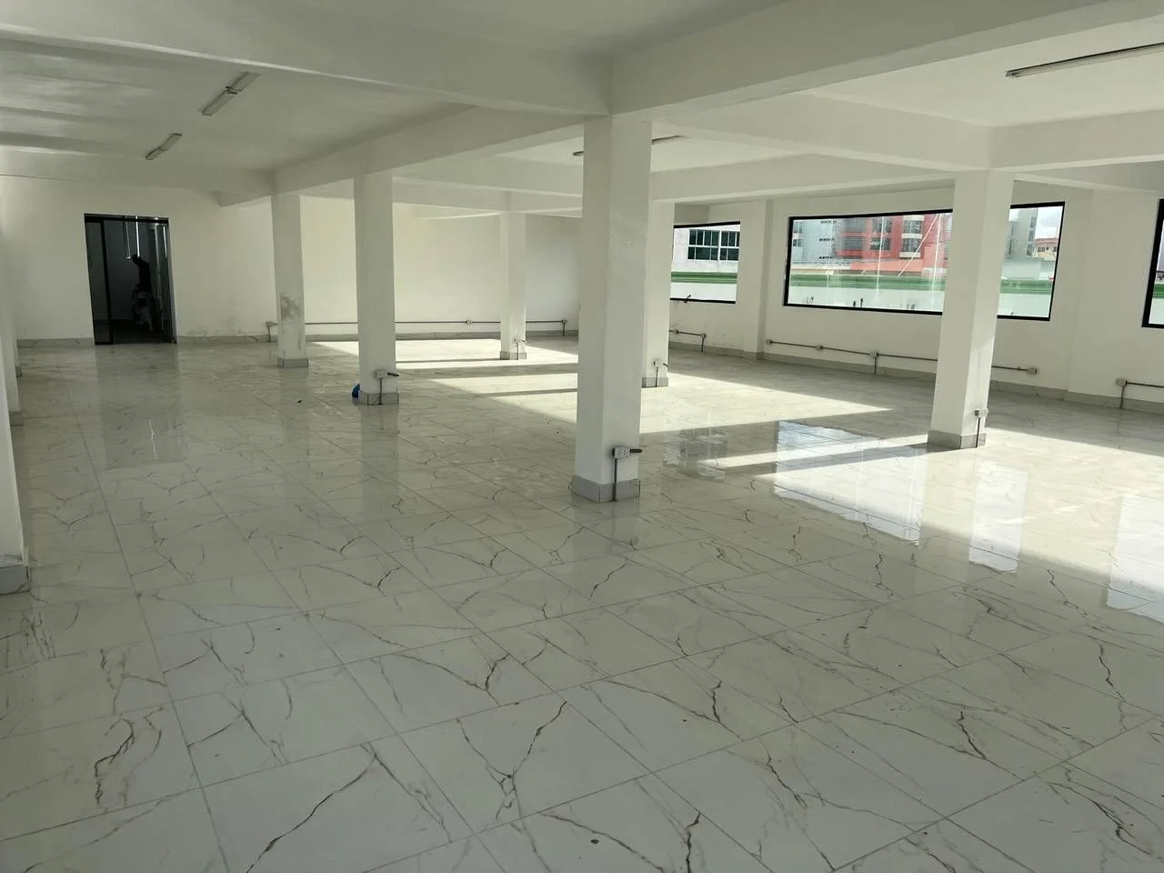 Bella Vista: local commercial · 190 m² à louer