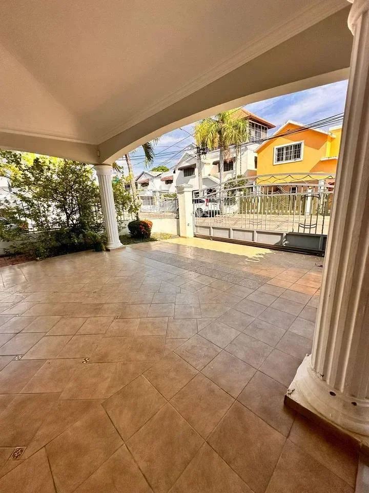 Casa de 4 habitaciones en venta en Jardines Del Este, Santiago de los Caballeros - 3