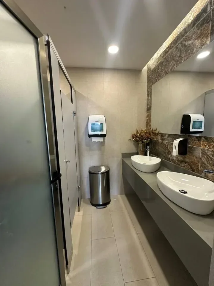 Urbanización Italia: commercial space · 91 m² for rent - 2