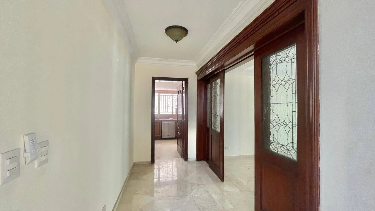 Alquiler: casa en Los Cacicazgos, Santo Domingo D.N.