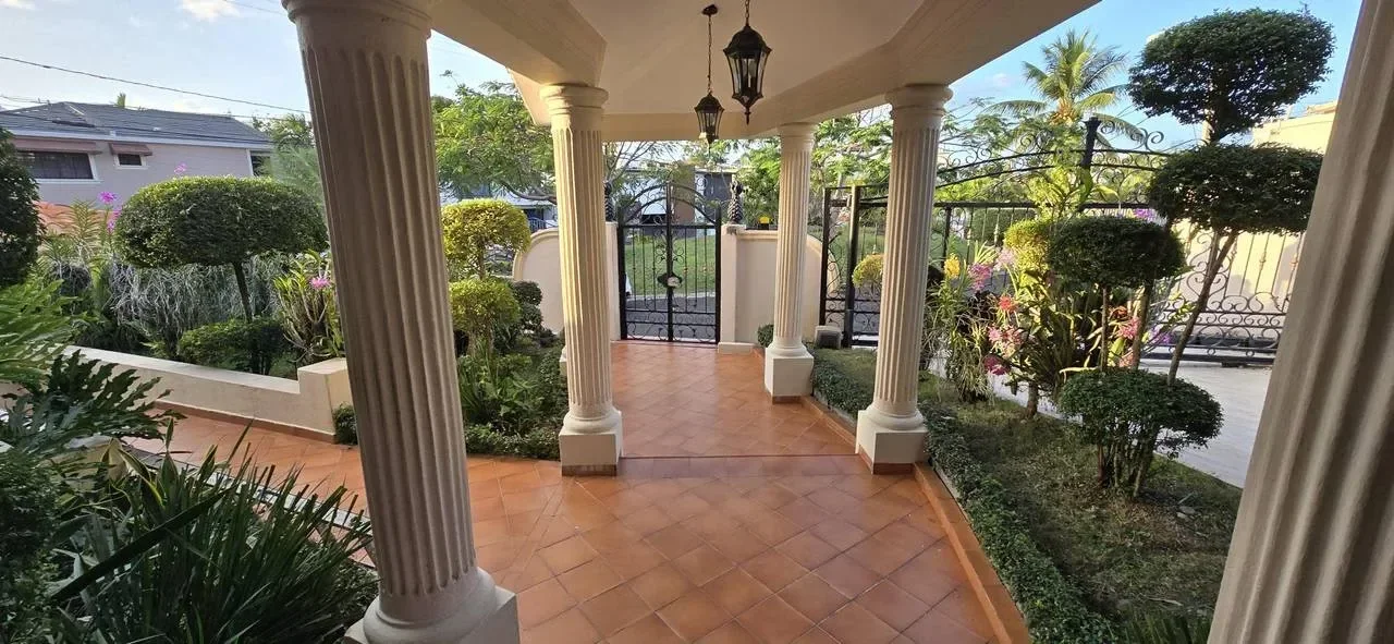 Altos de Arroyo Hondo: casa 7 hab. · 565 m² en venta