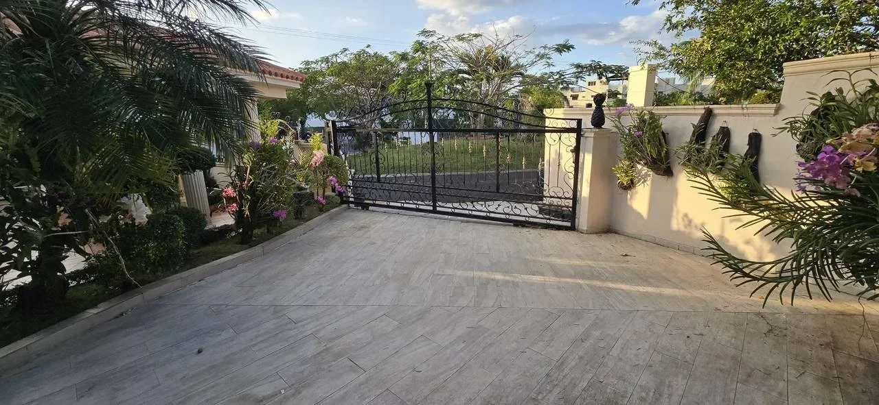 Altos de Arroyo Hondo: casa 7 hab. · 565 m² en venta - 2