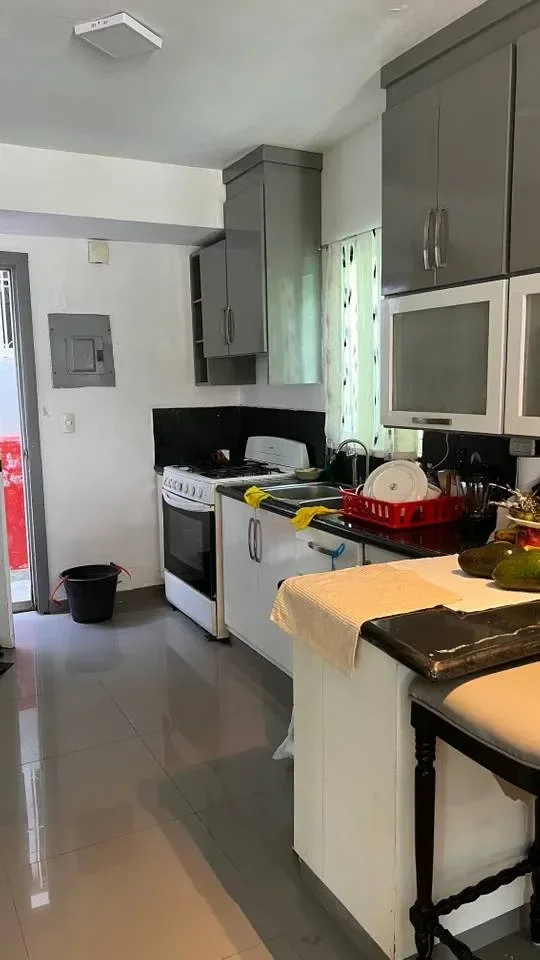 Casa de 5 habitaciones en venta en Villa Faro, Santo Domingo Este - 2