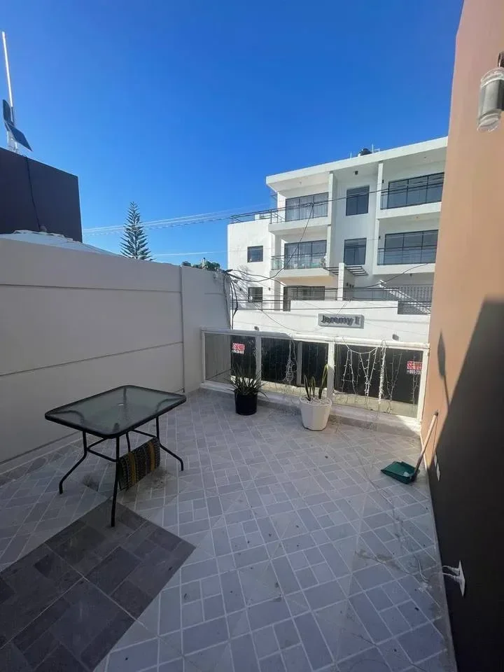 Casa en venta — Autopista San Isidro, Santo Domingo Este (3 hab.) - 4