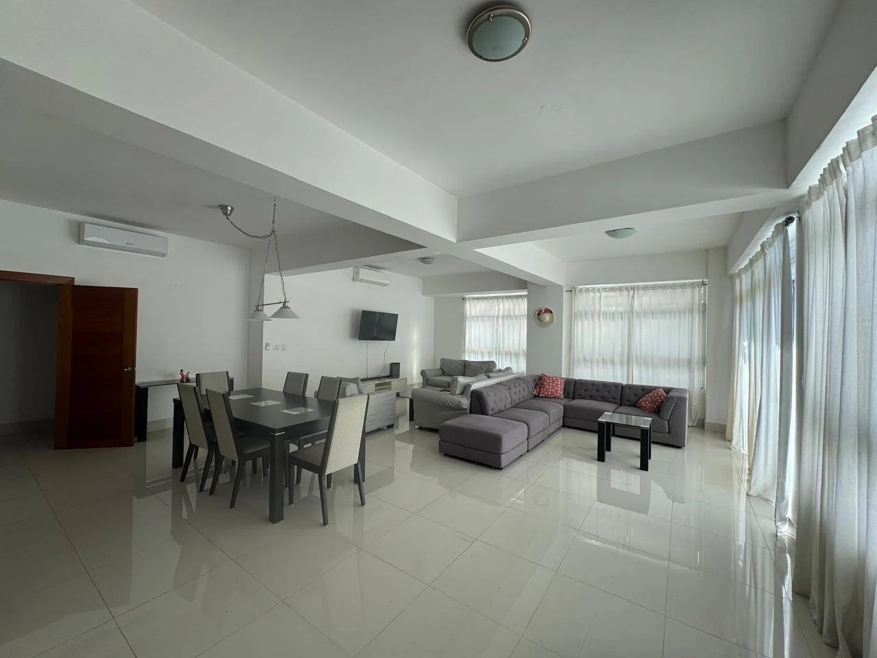 Bella Vista: appartement 3 ch. · 200 m² à louer - 3