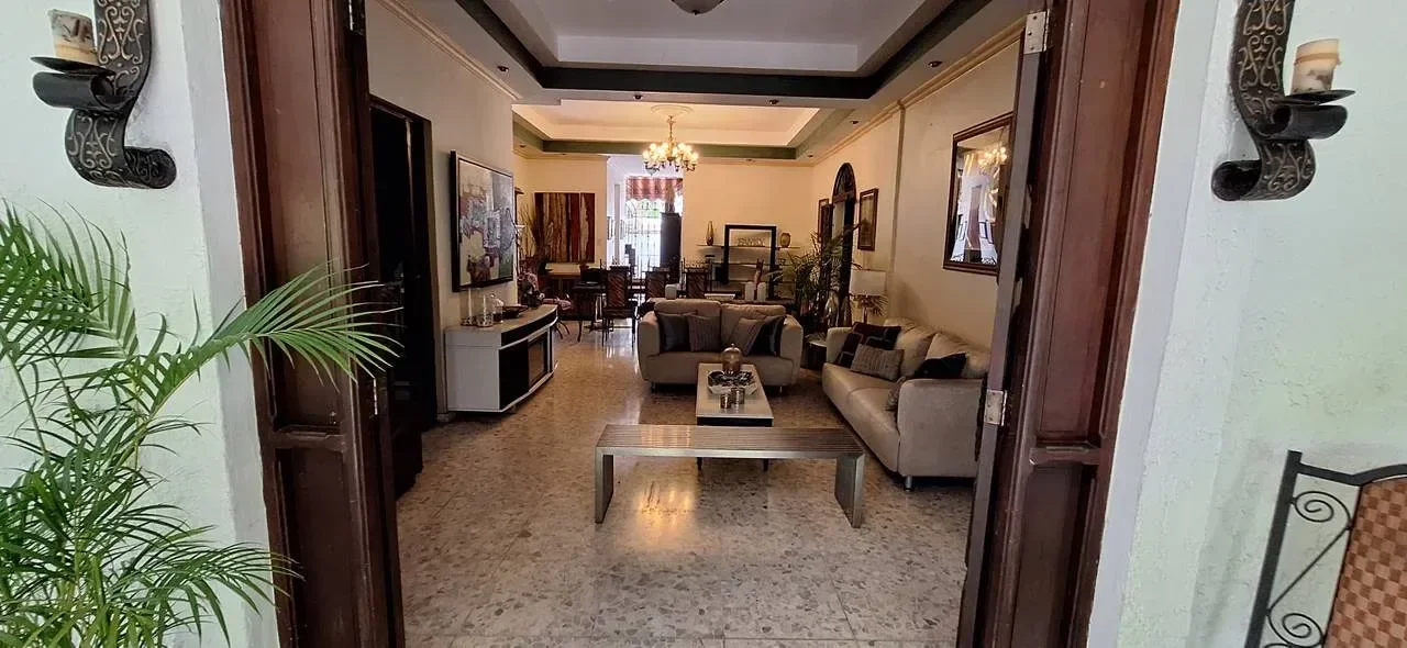 Gazcue: casa 4 hab. · 650 m² en venta - 2