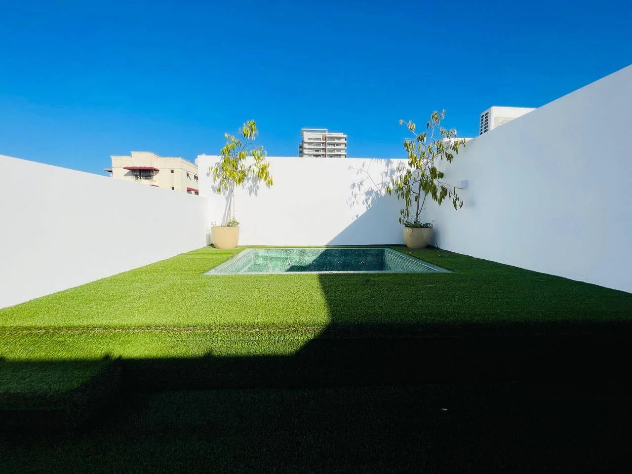 Casa en venta — Bella Vista, Santo Domingo D.N. (3 hab.) - 2